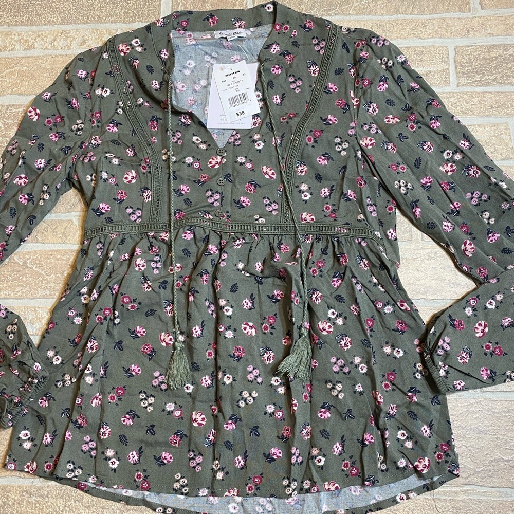 Love Fire XS Green Floral NWT Blouse